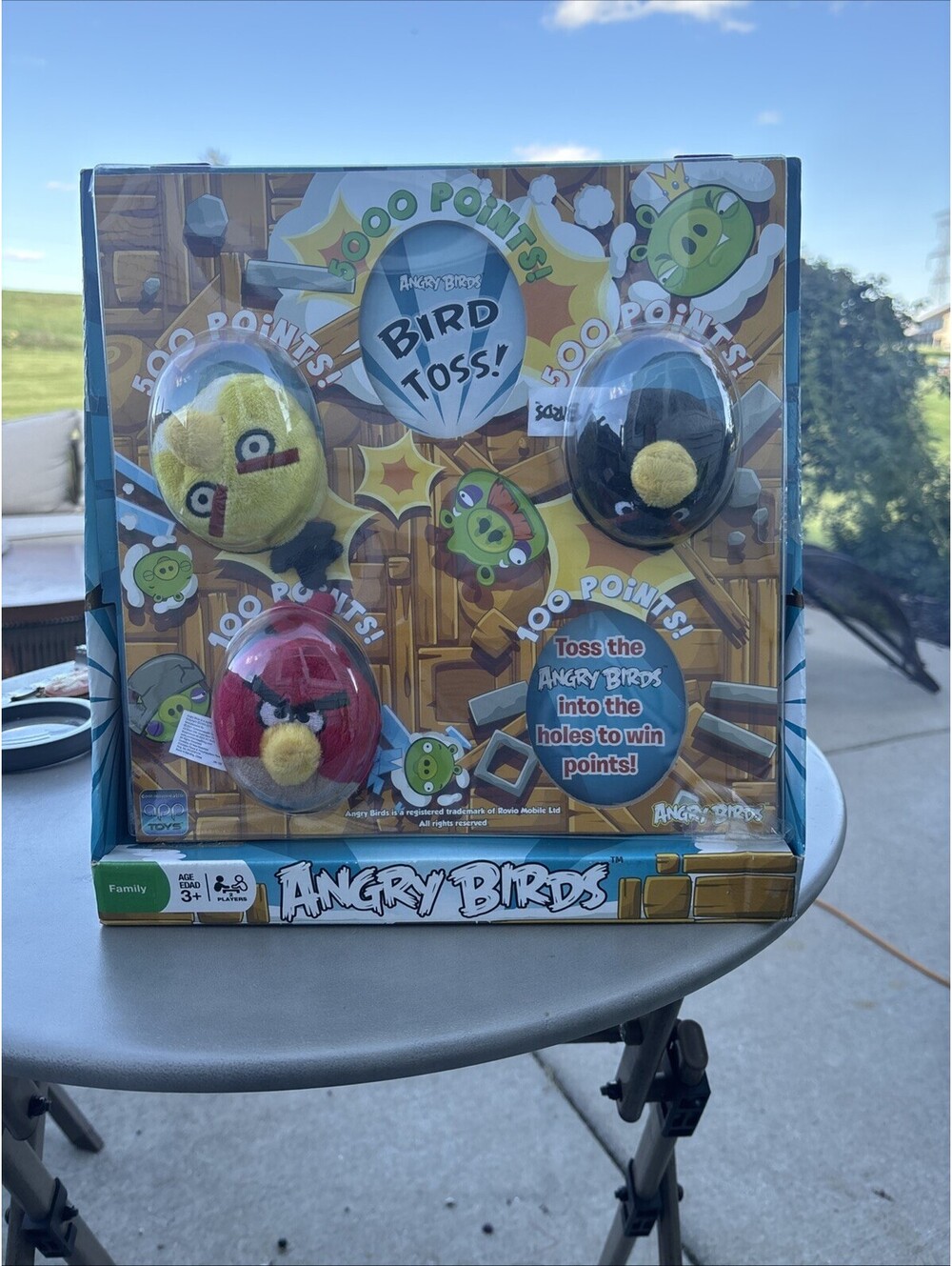 BRAND NEW Angry Birds Bird Toss Game w/ 3 birds - Commonwealth 2010- NRFB!